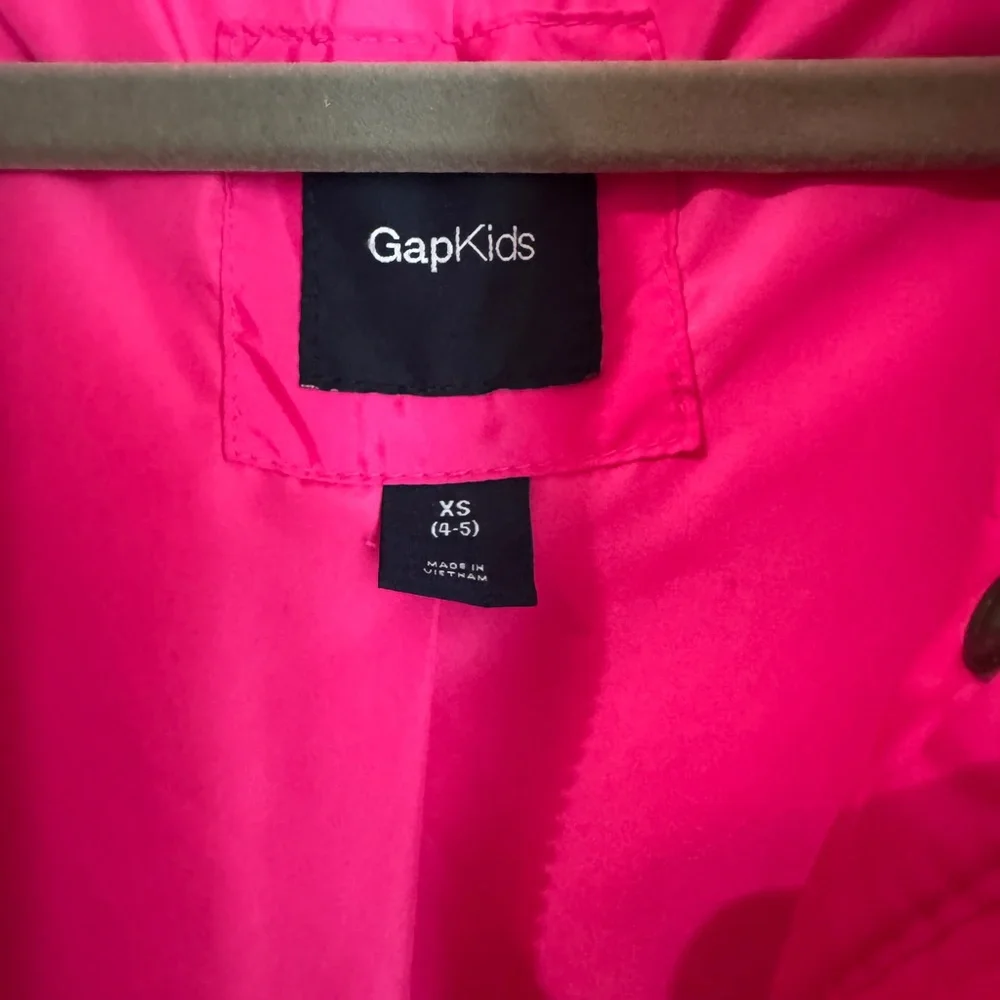 GAP Kids Bright Pink Puff Vest size XS (4-5)